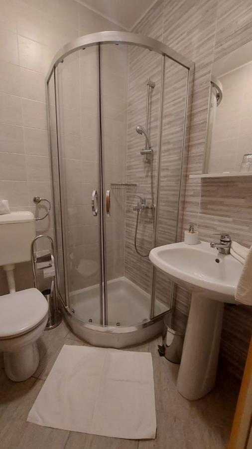 Guest House Tom 马林斯卡 外观 照片