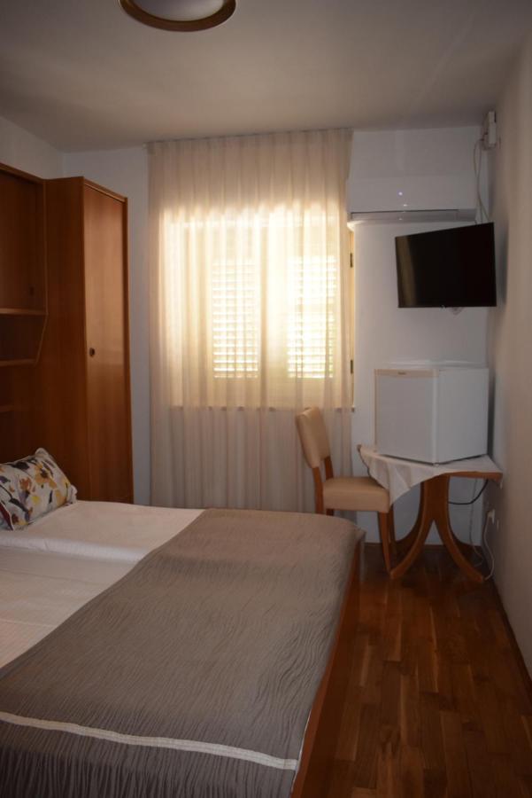 Guest House Tom 马林斯卡 外观 照片